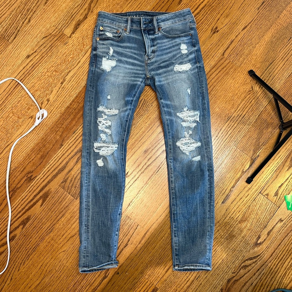 American Eagle Frayed Blue Jeans (29x30)